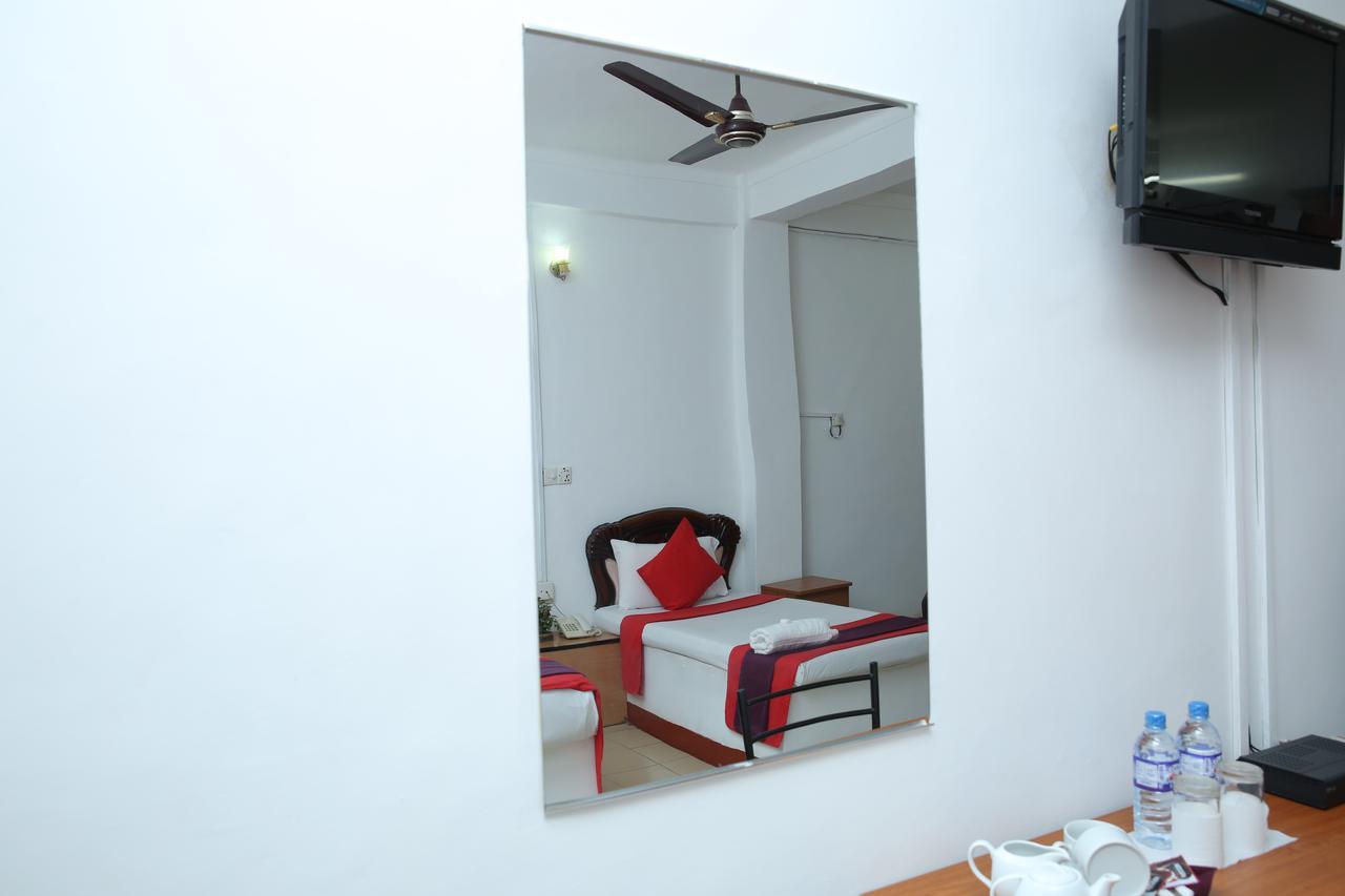 Hotel Nelly Vavuniya 外观 照片